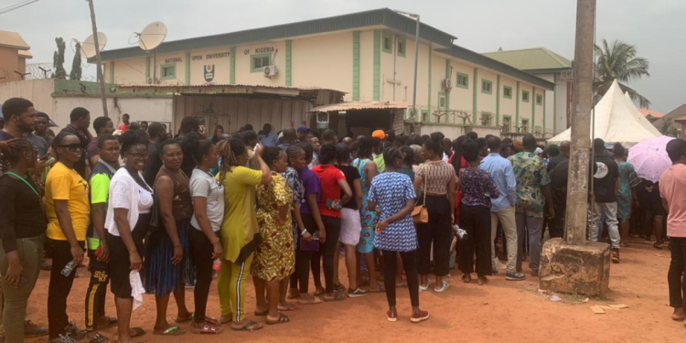 #NigeriaDecides: Postponement, poor logistics dent Saturday elections